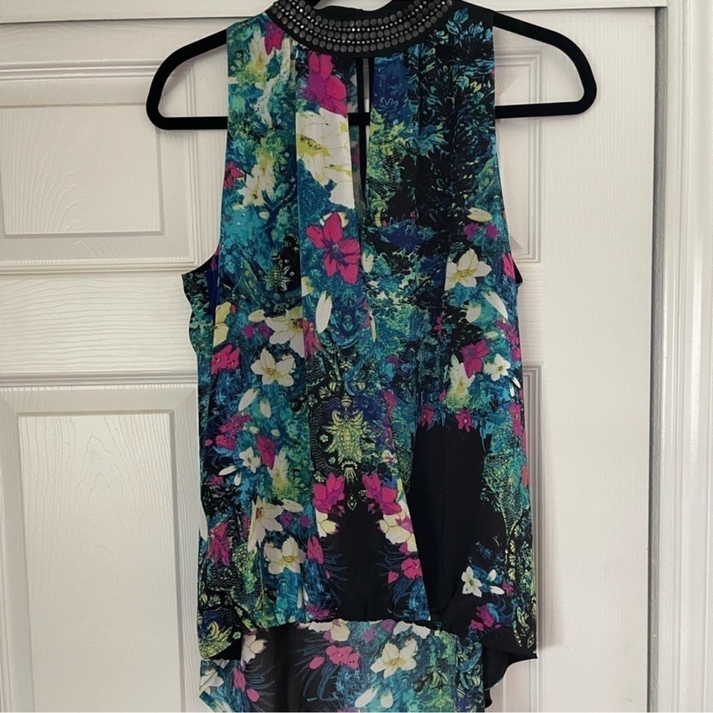 New! BEAUTIFUL Nicole halter, Medium